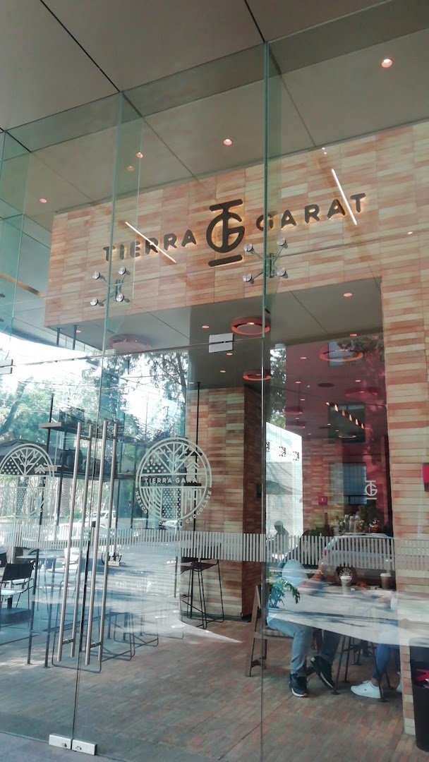 Storefront of Tierra Garat Porfirio Díaz, specialty coffee shop in Mexico City
