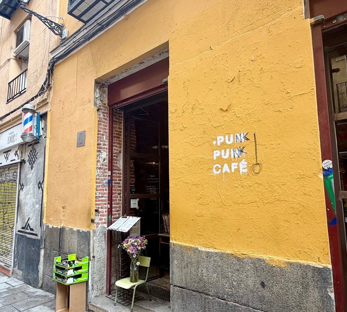 Pum Pum Café specialty coffee shop in Madrid - photo 8