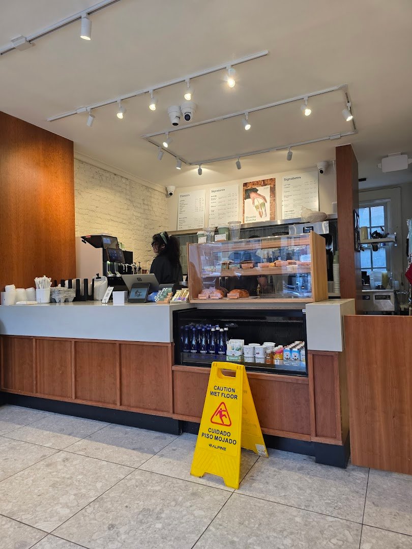 Blank Street specialty coffee shop in New York - photo 8