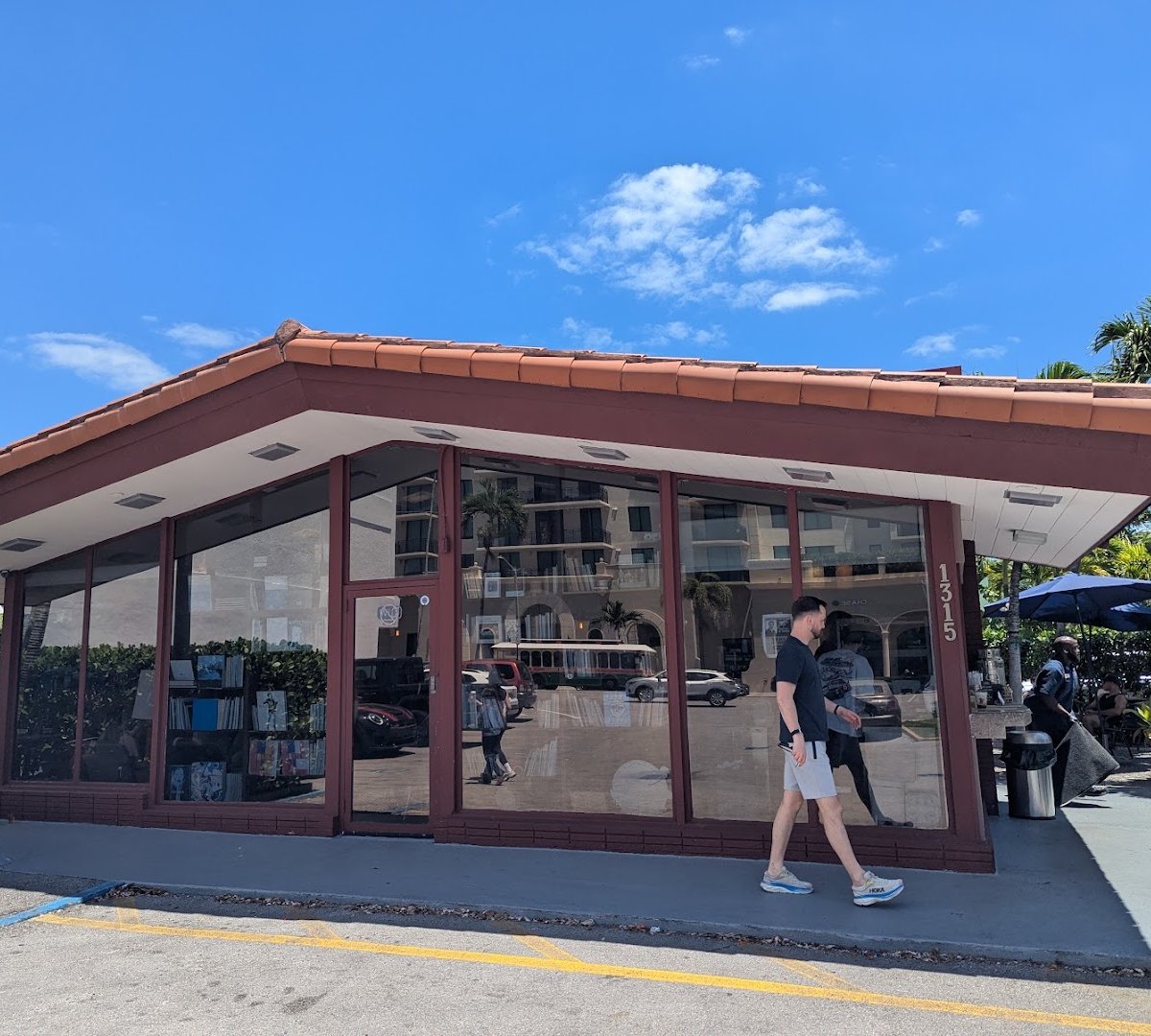 Storefront of Tinta Y Cafe - Coral Gables, specialty coffee shop in Miami