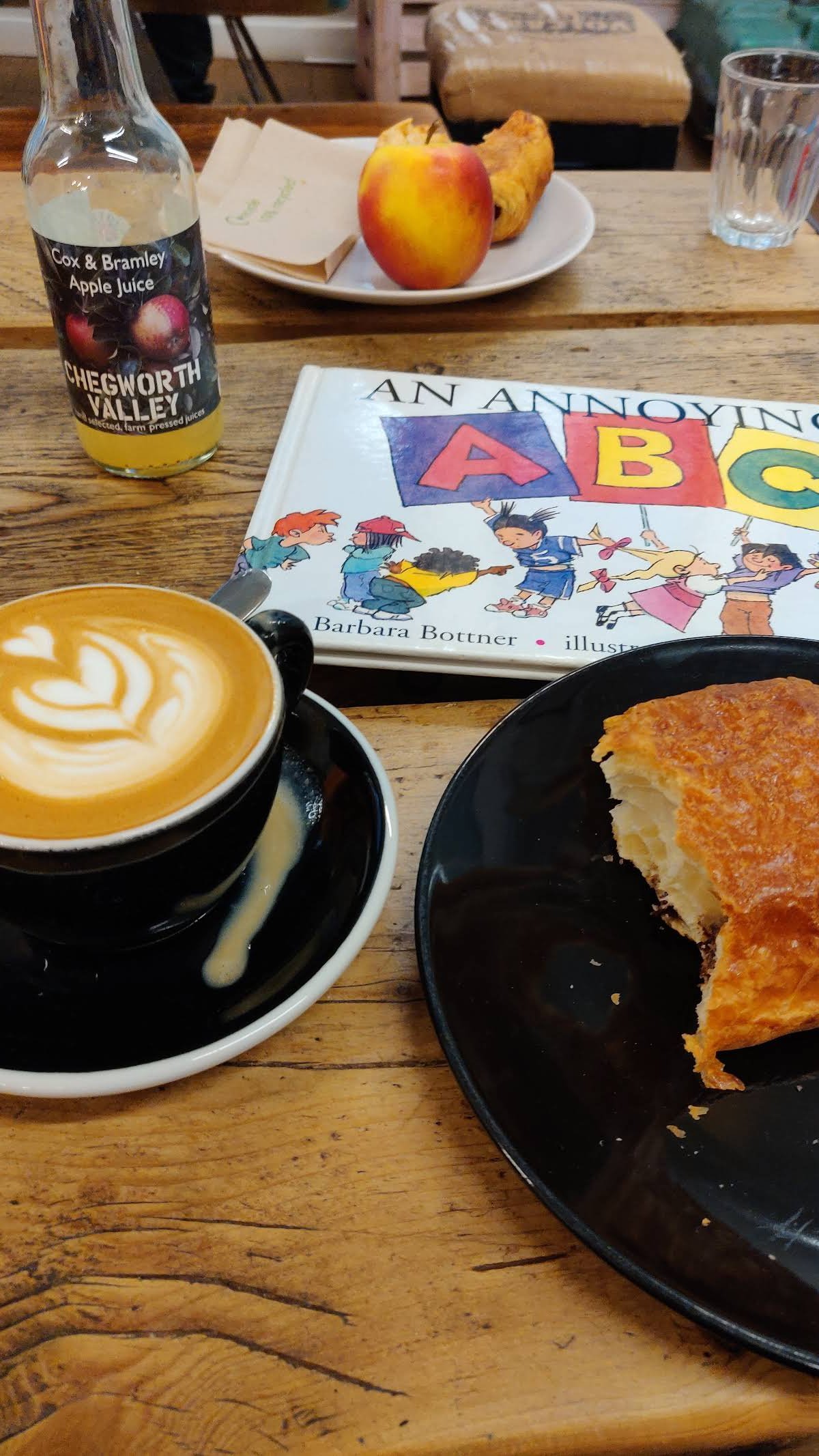 Volcano Coffee Works Cafe specialty coffee shop in London - photo 10