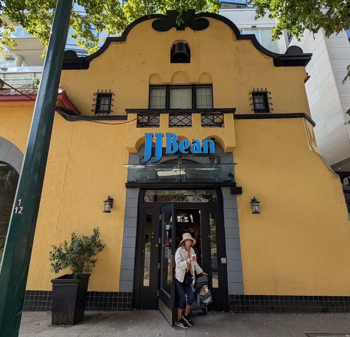 JJ Bean Coffee Roasters specialty coffee shop in Vancouver - photo 3