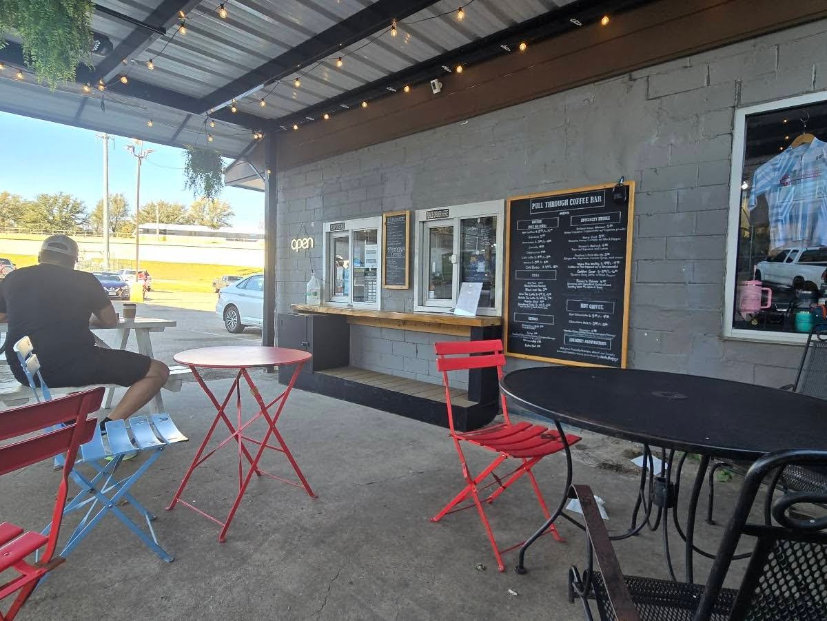 Pull Through Coffee Bar specialty coffee shop in Dallas - photo 13
