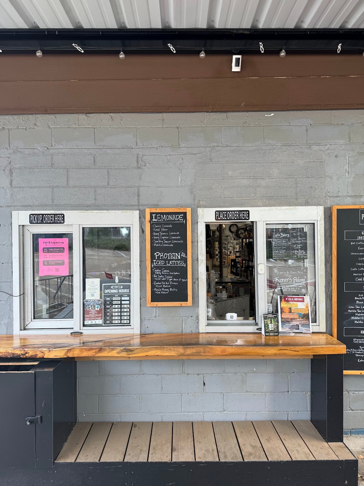 Pull Through Coffee Bar specialty coffee shop in Dallas - photo 6