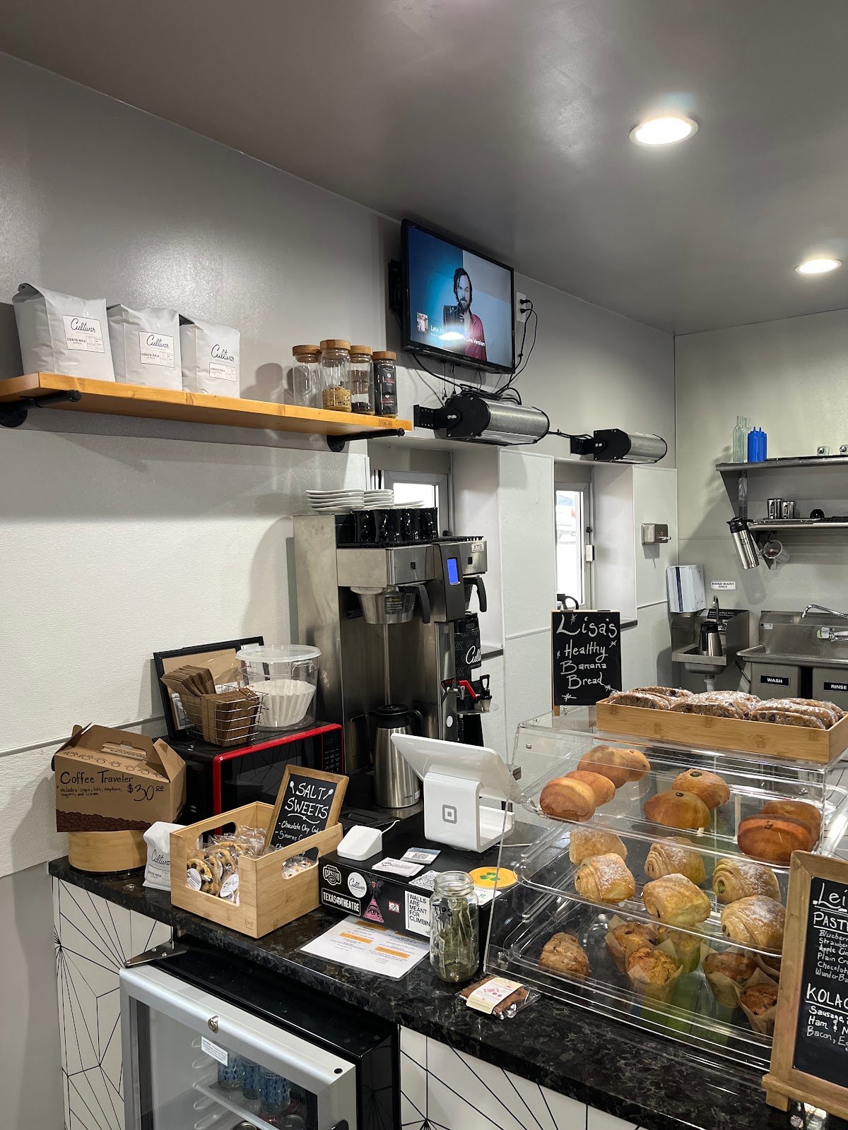 Pull Through Coffee Bar specialty coffee shop in Dallas - photo 8