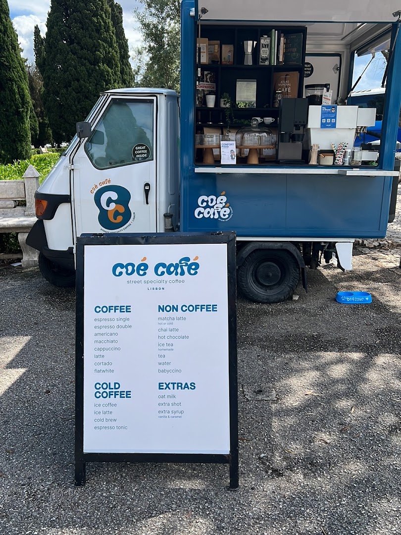 Storefront of Coé Café ☕️🍪, specialty coffee shop in Lisbon