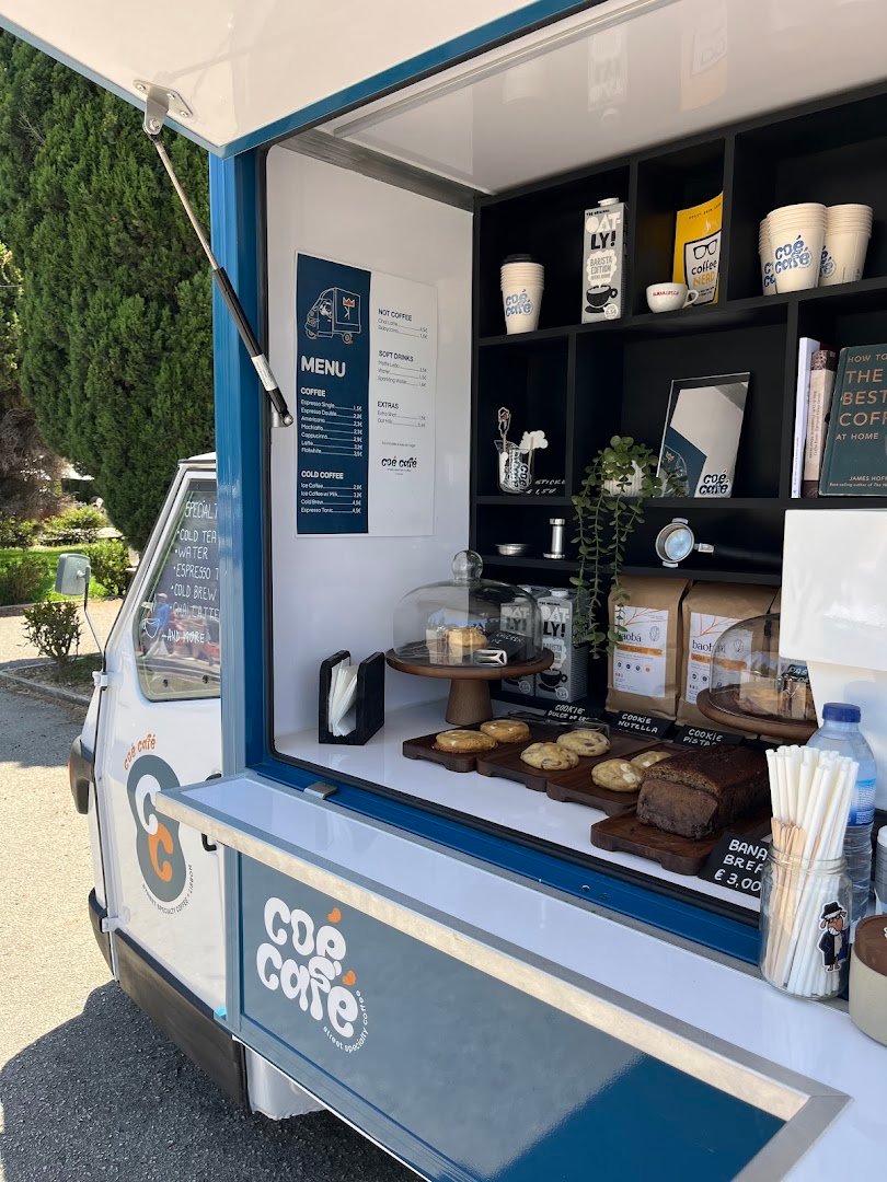 Storefront of Coé Café ☕️🍪, specialty coffee shop in Lisbon