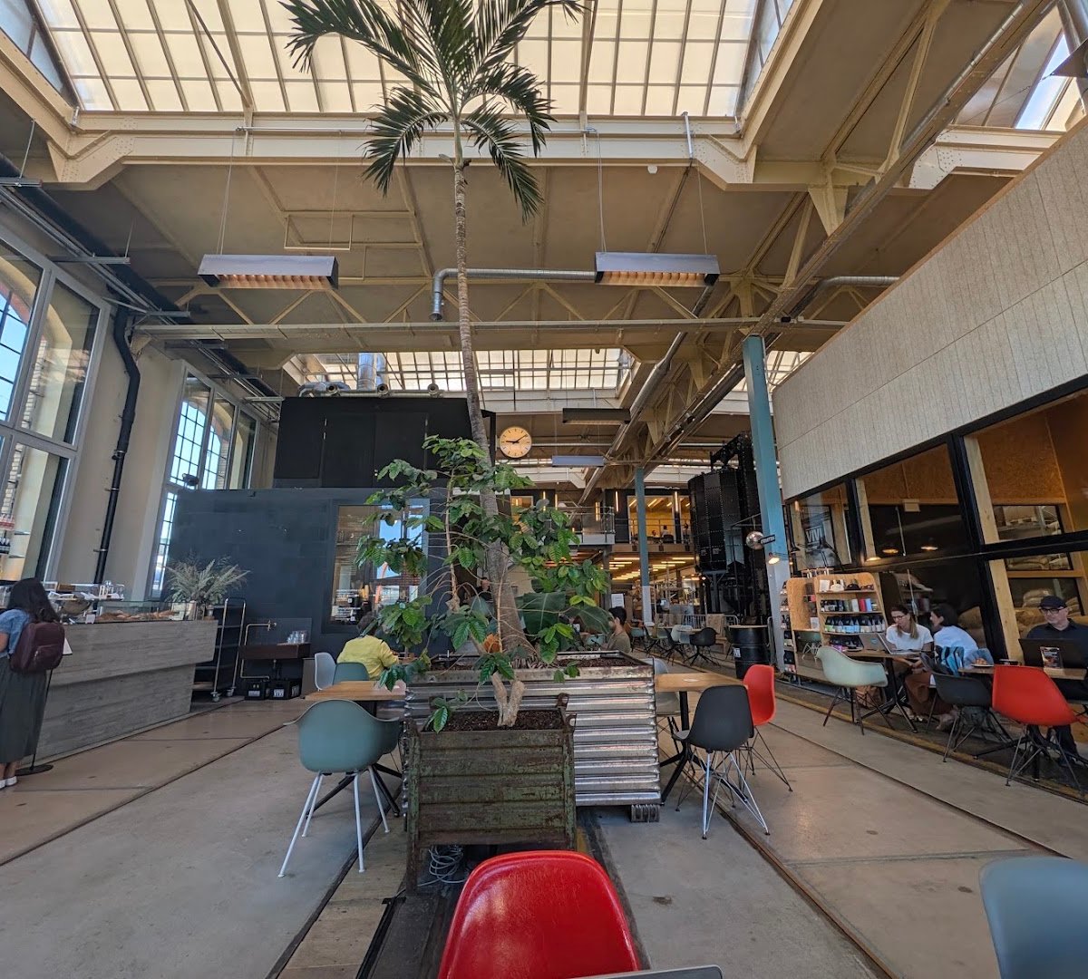 Interior of ViCAFE Rösterei & Kaffeebar, specialty coffee shop in Zurich