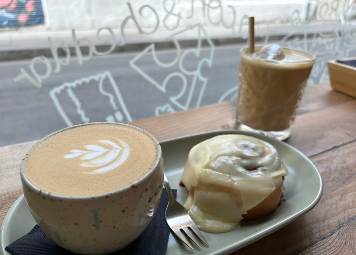 Candela Canela - Best Specialty Coffee & Cinnamon Rolls specialty coffee shop in Barcelona - photo 2