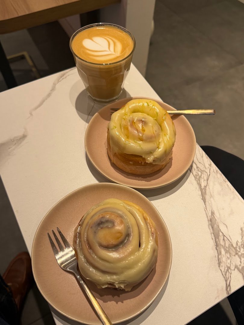 Candela Canela - Best Specialty Coffee & Cinnamon Rolls specialty coffee shop in Barcelona - photo 4