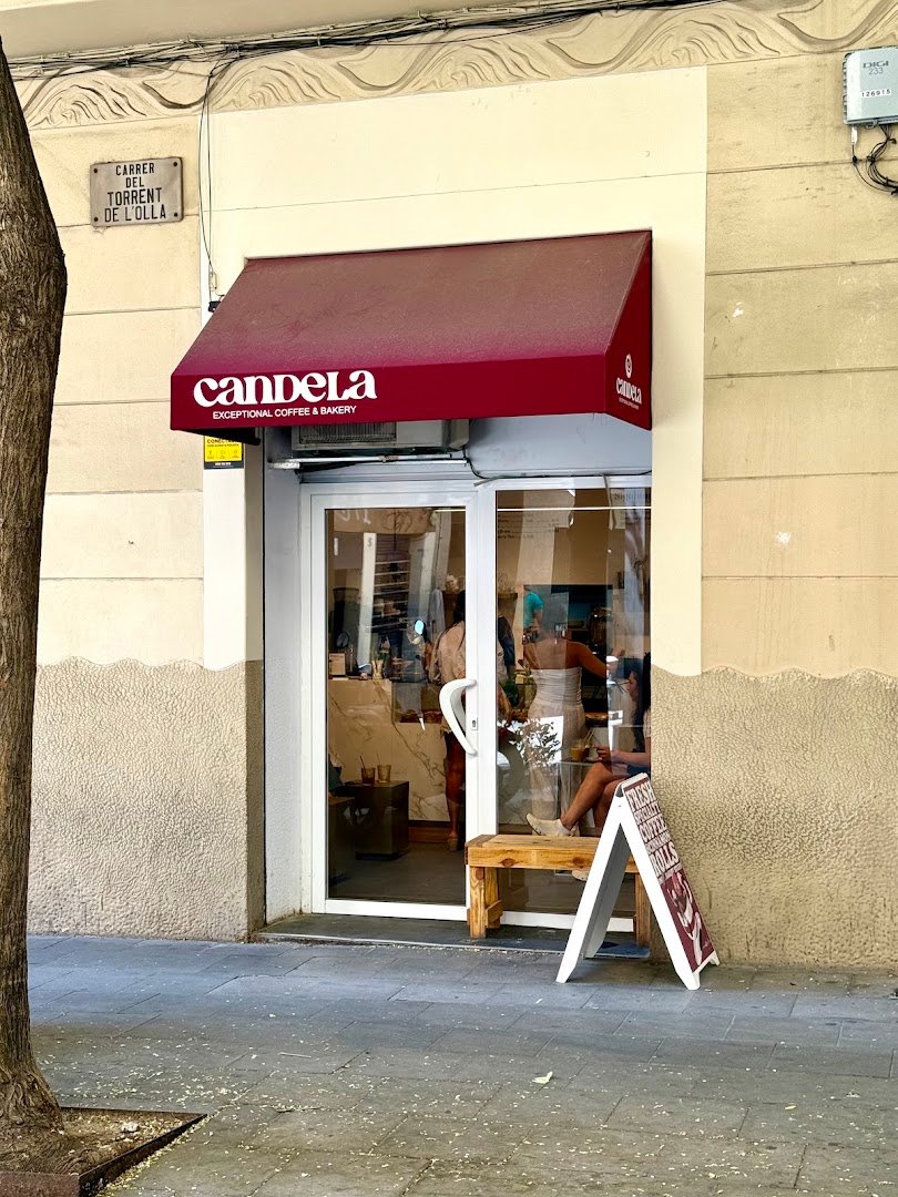 Candela Canela - Best Specialty Coffee & Cinnamon Rolls specialty coffee shop in Barcelona - photo 6