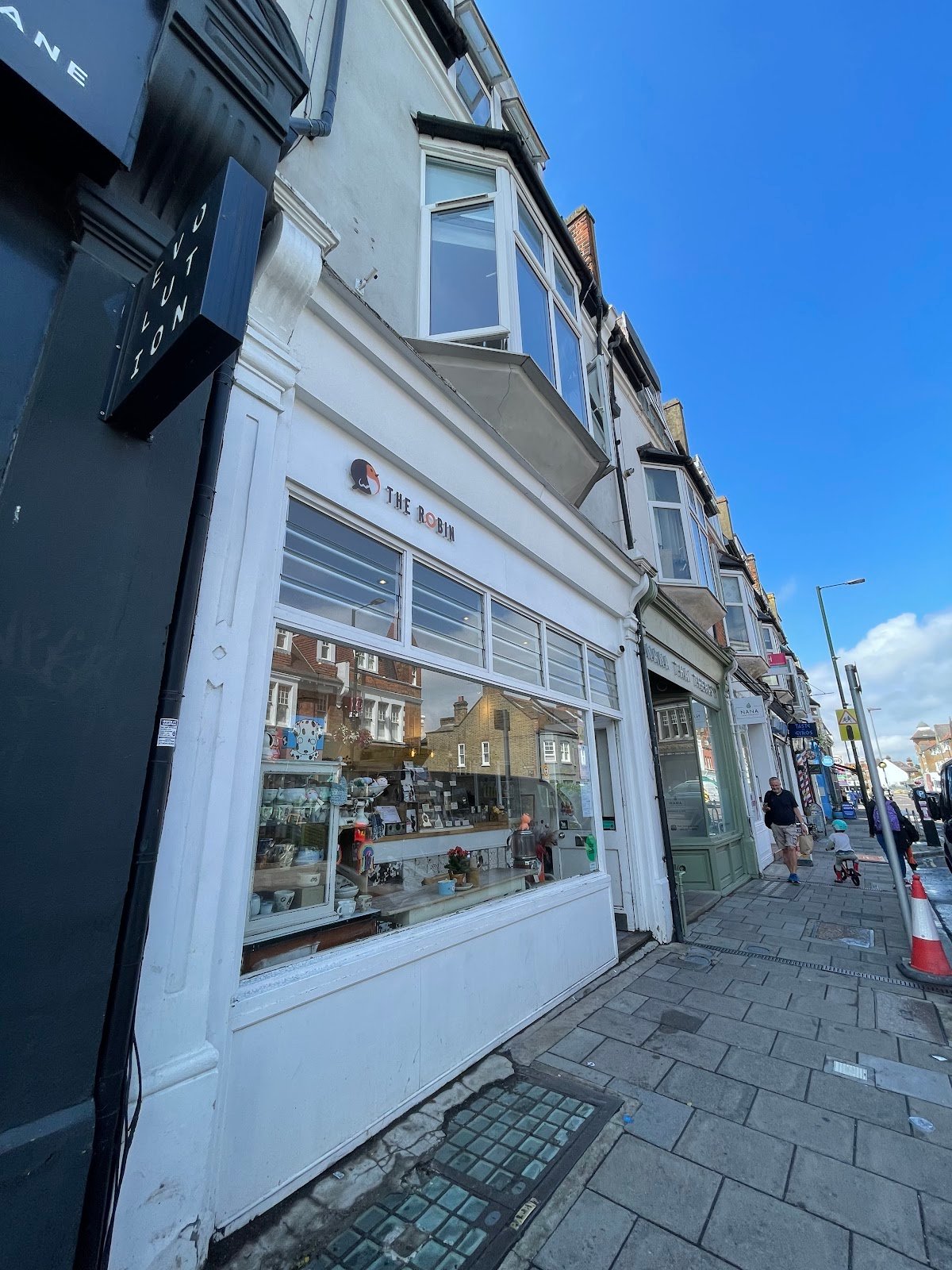 The Robin Craft Cafe specialty coffee shop in London - photo 5