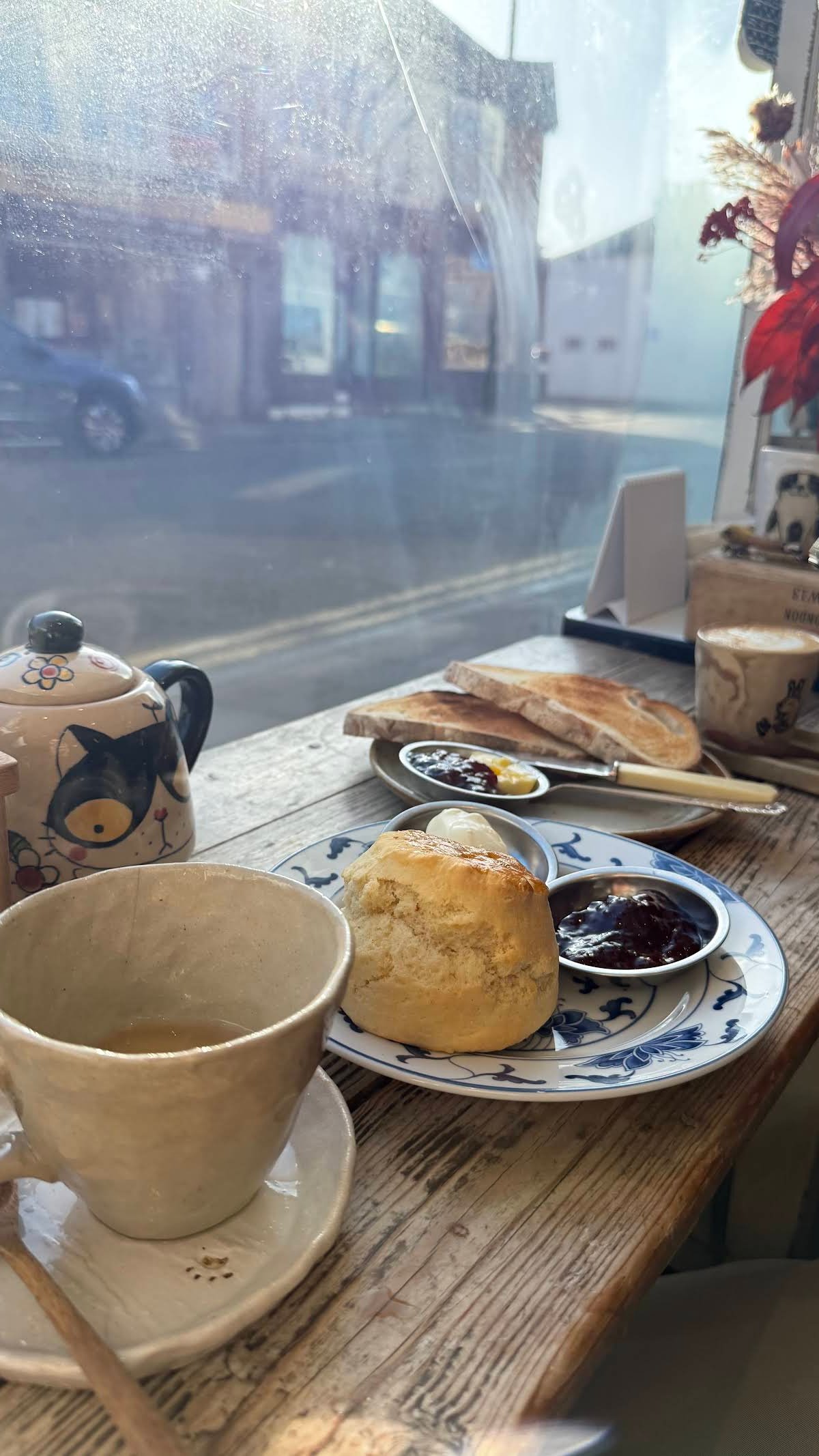 The Robin Craft Cafe specialty coffee shop in London - photo 6