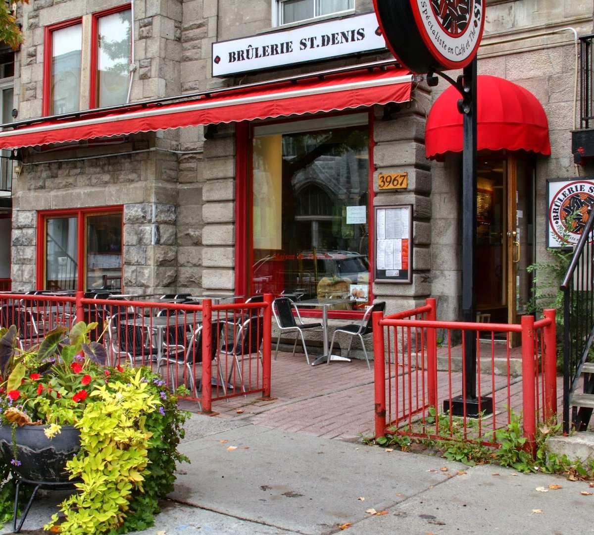 Storefront of Brûlerie St-Denis, specialty coffee shop in Montreal