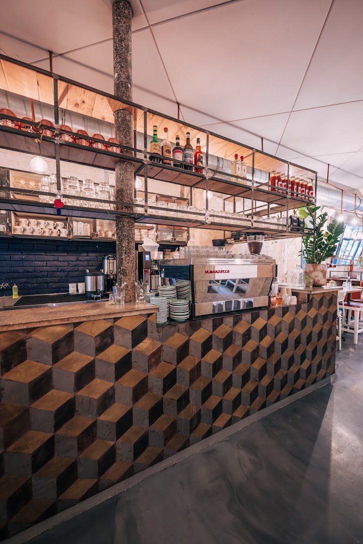 HolyBelly specialty coffee shop in Paris - photo 2