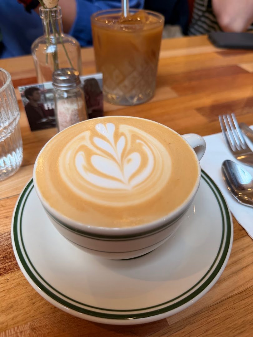 HolyBelly specialty coffee shop in Paris - photo 6
