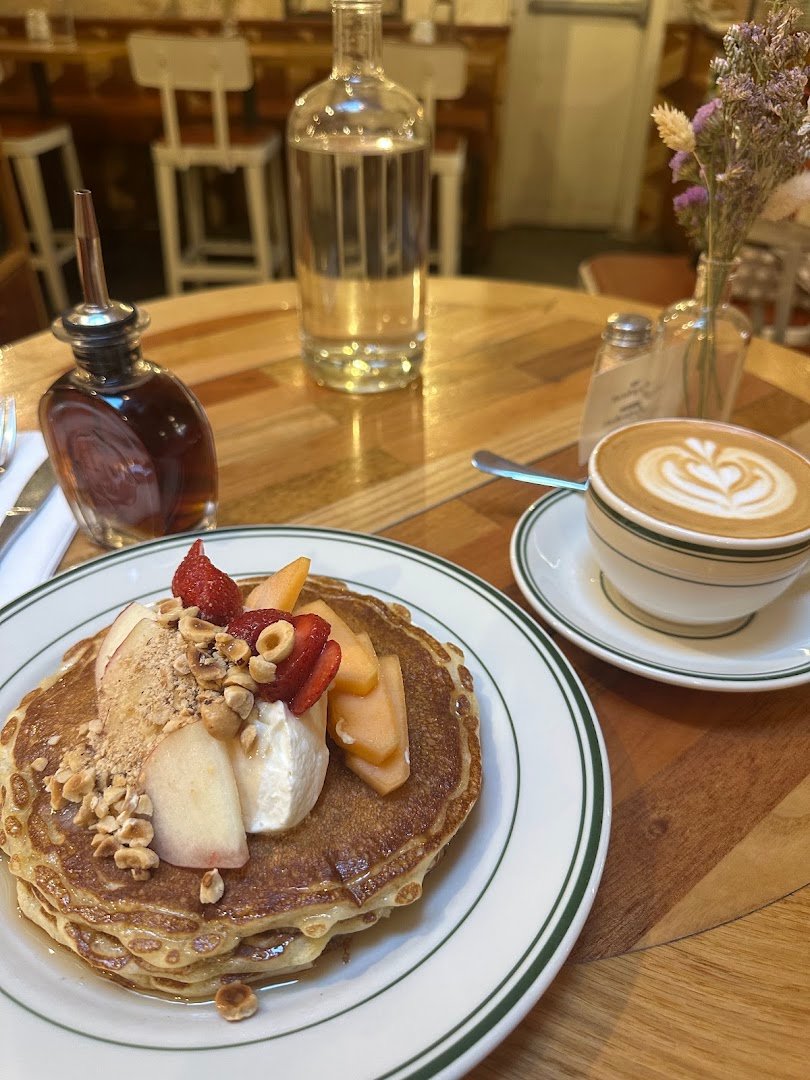 HolyBelly specialty coffee shop in Paris - photo 8