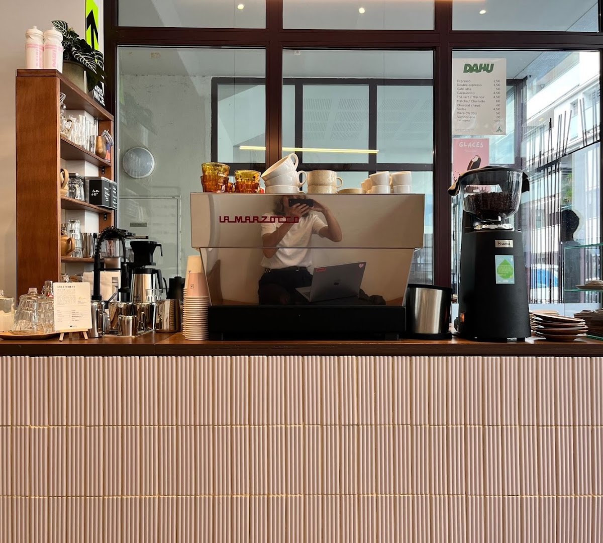 DAHU - Café & Atelier Vélo specialty coffee shop in Paris - photo 4