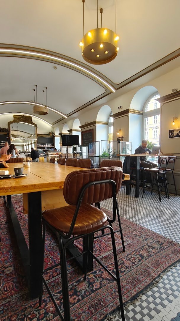 Arch&Beans Kávéművek specialty coffee shop in Budapest - photo 11