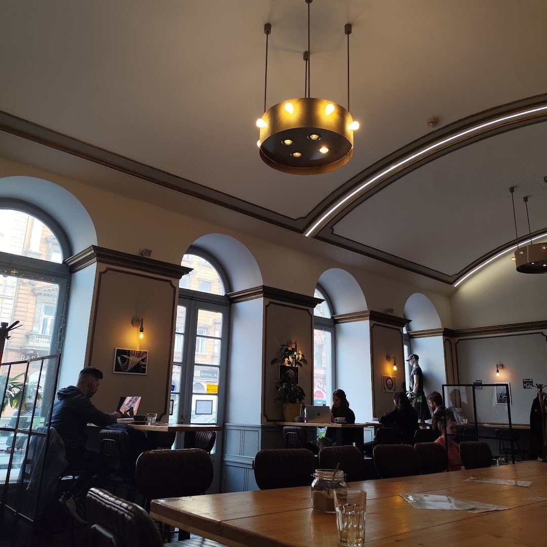 Arch&Beans Kávéművek specialty coffee shop in Budapest - photo 4