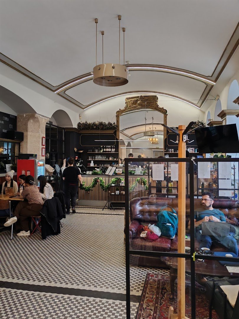 Arch&Beans Kávéművek specialty coffee shop in Budapest - photo 7