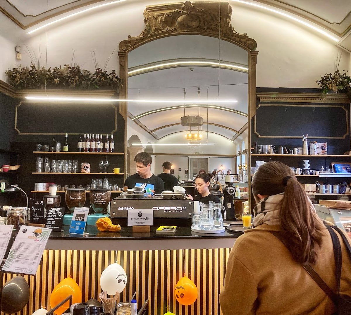 Arch&Beans Kávéművek specialty coffee shop in Budapest - photo 8