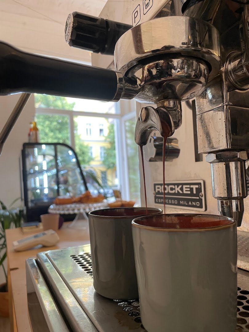 Bonpland Cafe Bar Berlin specialty coffee shop in Berlin - photo 2