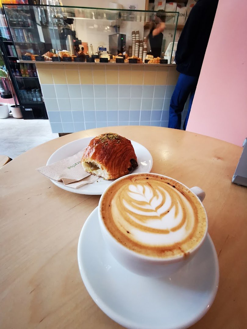 Elwin Coffee specialty coffee shop in London - photo 5