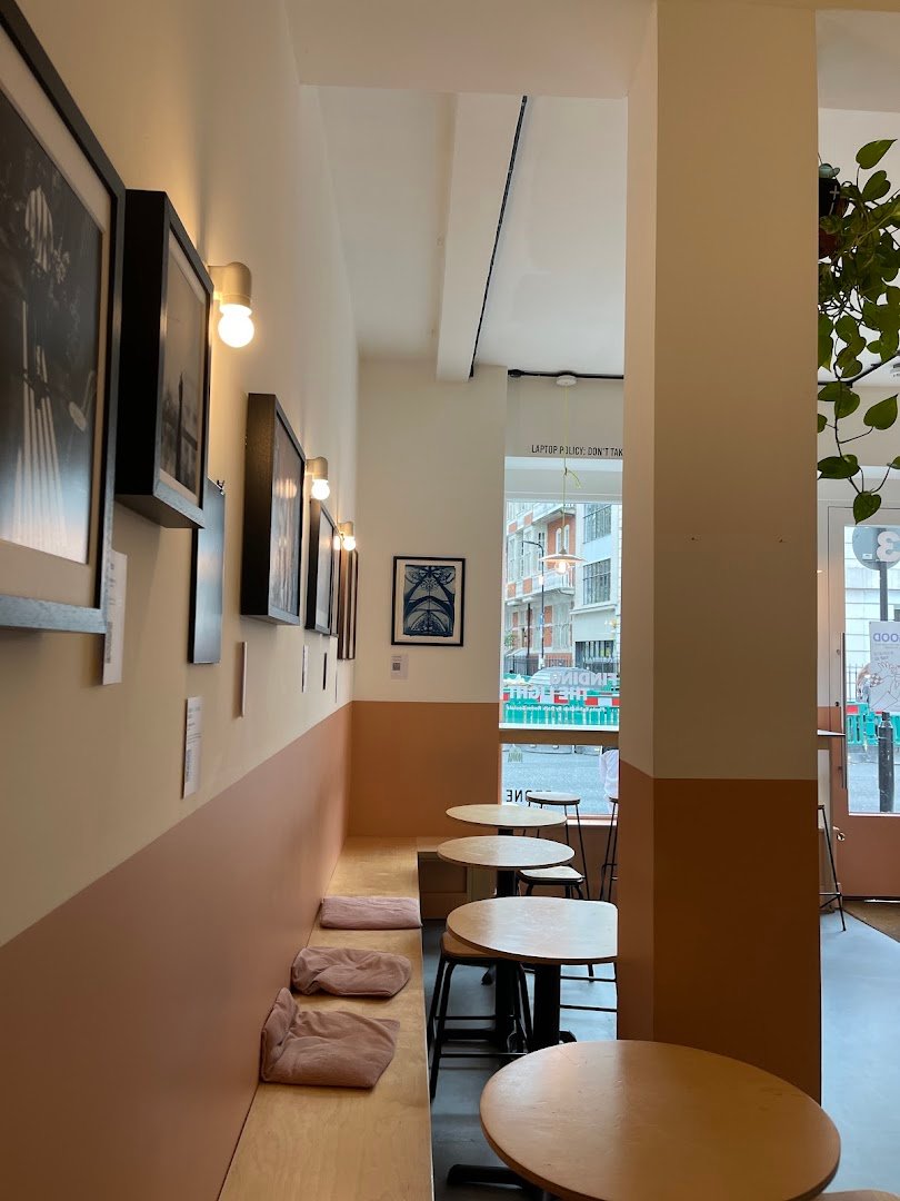Elwin Coffee specialty coffee shop in London - photo 10