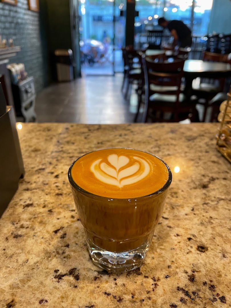 Ludlow Charlingtons Coffee Shop specialty coffee shop in Chicago - photo 2