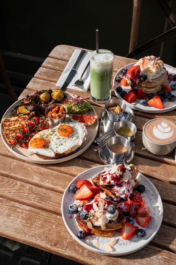 KIN Cafe specialty coffee shop in London - photo 4