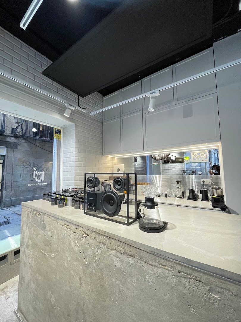 Synchro Station specialty coffee shop in Barcelona - photo 2