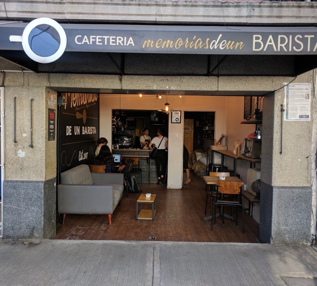 Storefront of Café Memorias de un Barista, specialty coffee shop in Mexico City