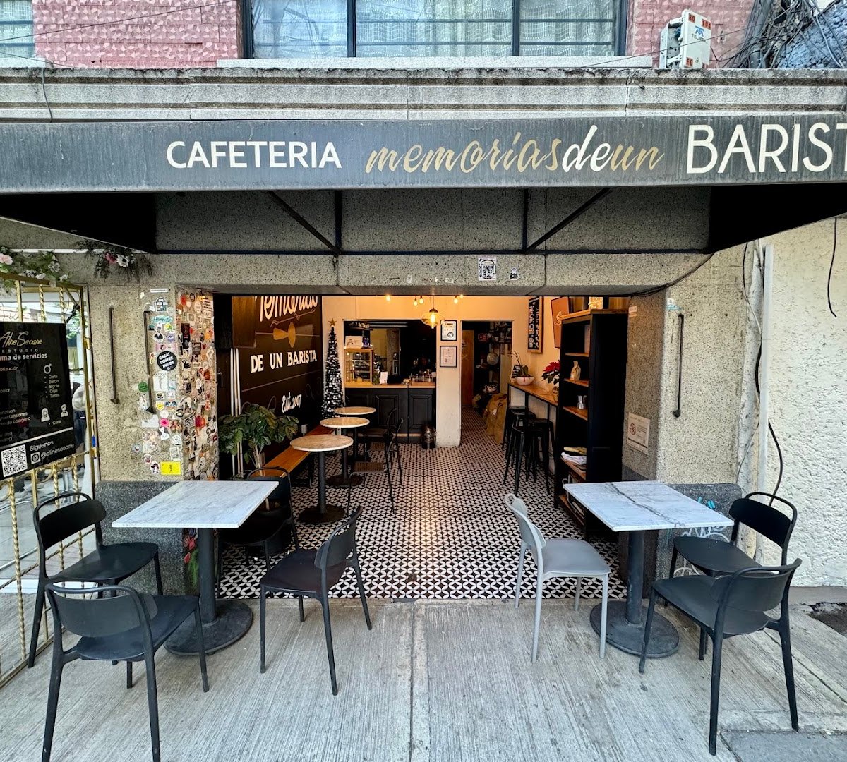 Storefront of Café Memorias de un Barista, specialty coffee shop in Mexico City