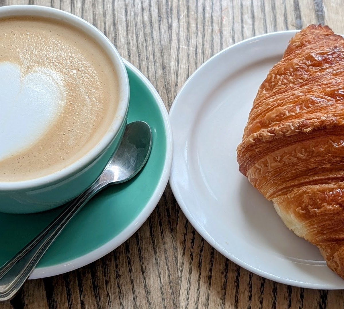 Coffee at Pikolo Espresso Bar, specialty coffee shop in Montreal