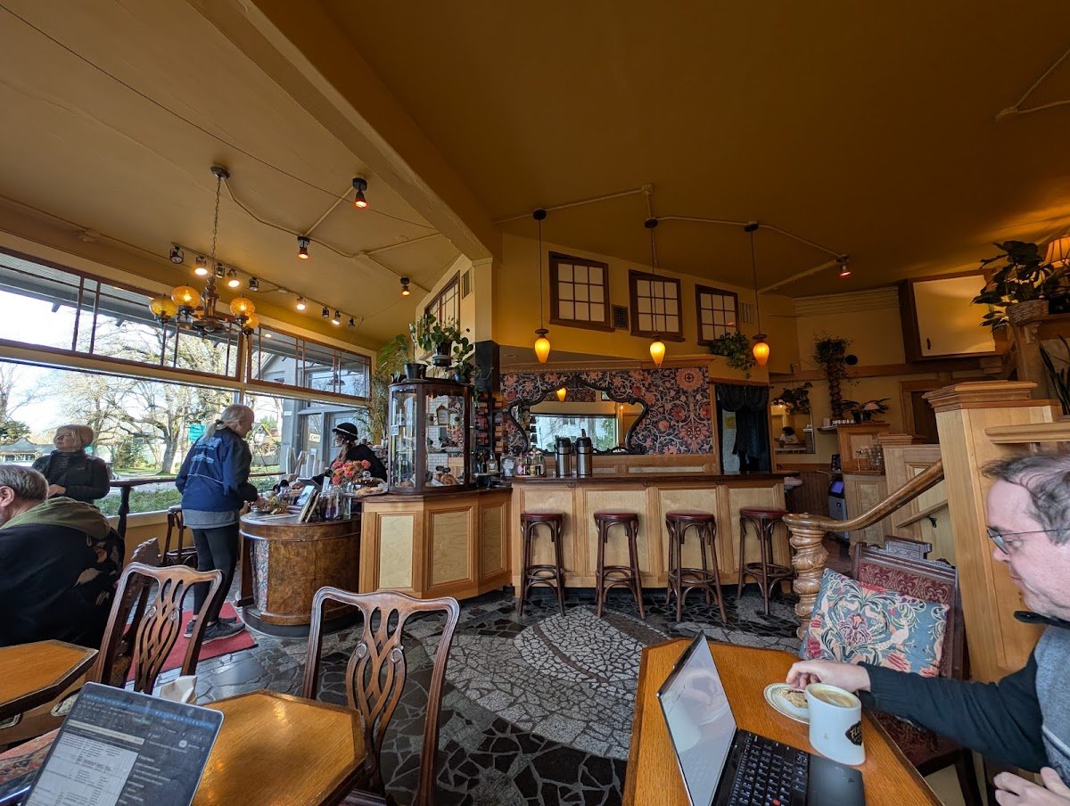 Floyd's Coffeehouse and Wine Bar specialty coffee shop in Portland - photo 3