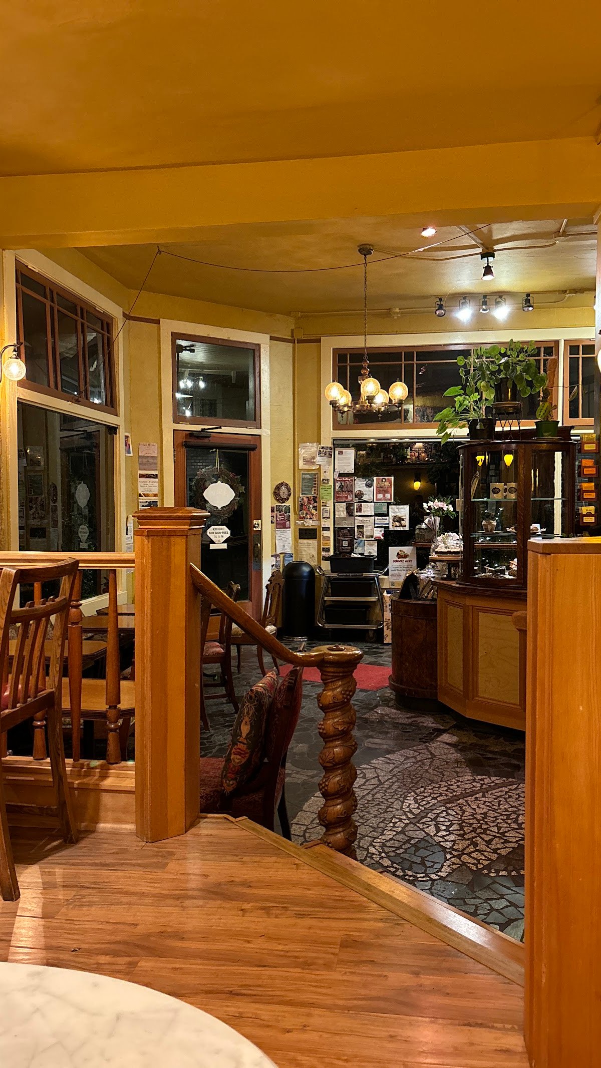 Floyd's Coffeehouse and Wine Bar specialty coffee shop in Portland - photo 8