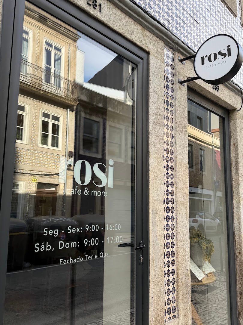 Storefront of Rosi. Café & more | specialty coffee roasters | brunches & pastries, specialty coffee shop in Porto