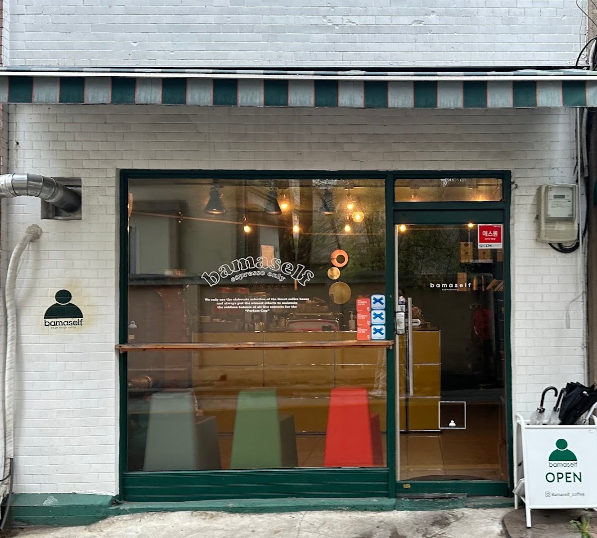 Storefront of Bamaself, specialty coffee shop in Seoul