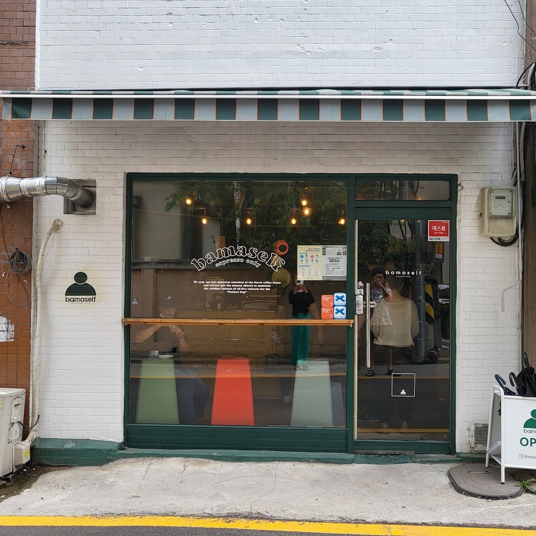 Storefront of Bamaself, specialty coffee shop in Seoul