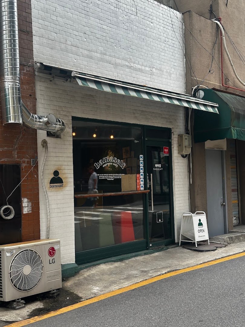 Storefront of Bamaself, specialty coffee shop in Seoul