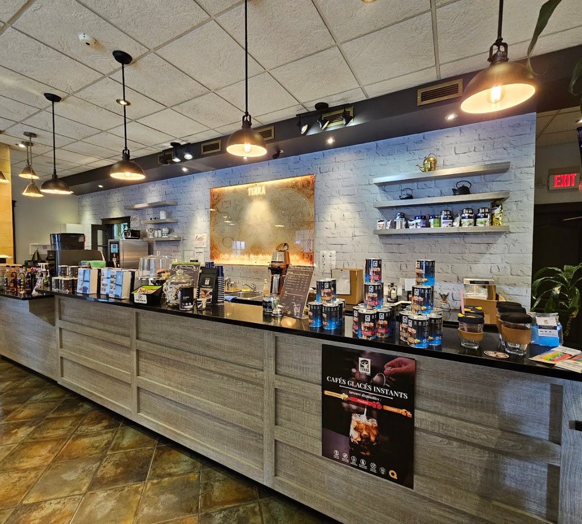 Interior of Terra Café et Thé, specialty coffee shop in Montreal