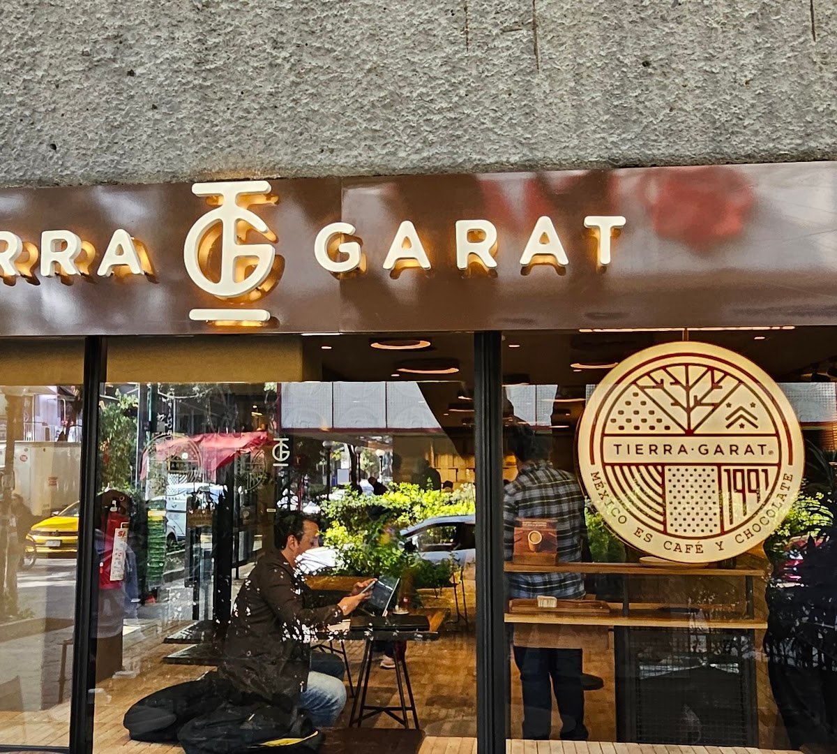 Storefront of Tierra Garat, specialty coffee shop in Mexico City