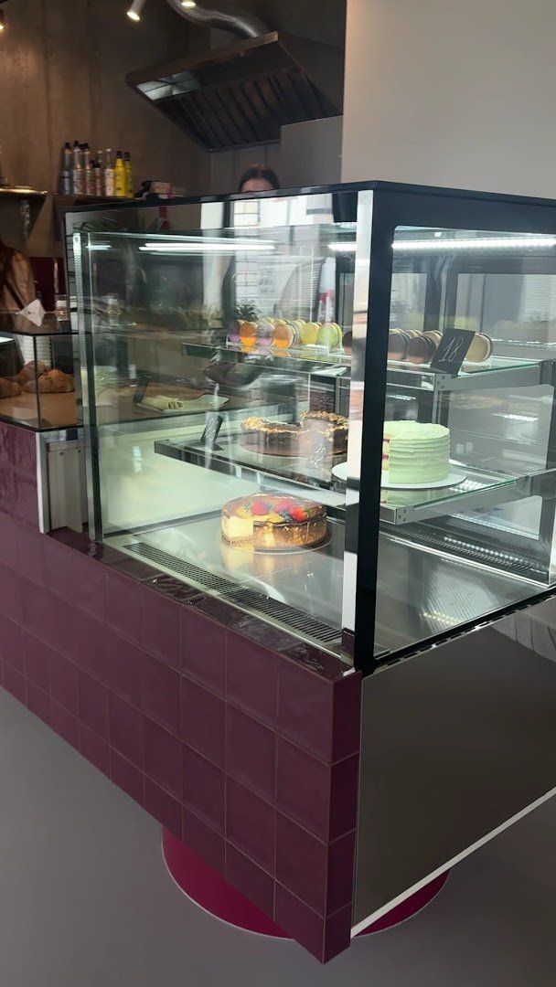 Interior of Once Kawiarnia i Śniadania, specialty coffee shop in Warsaw