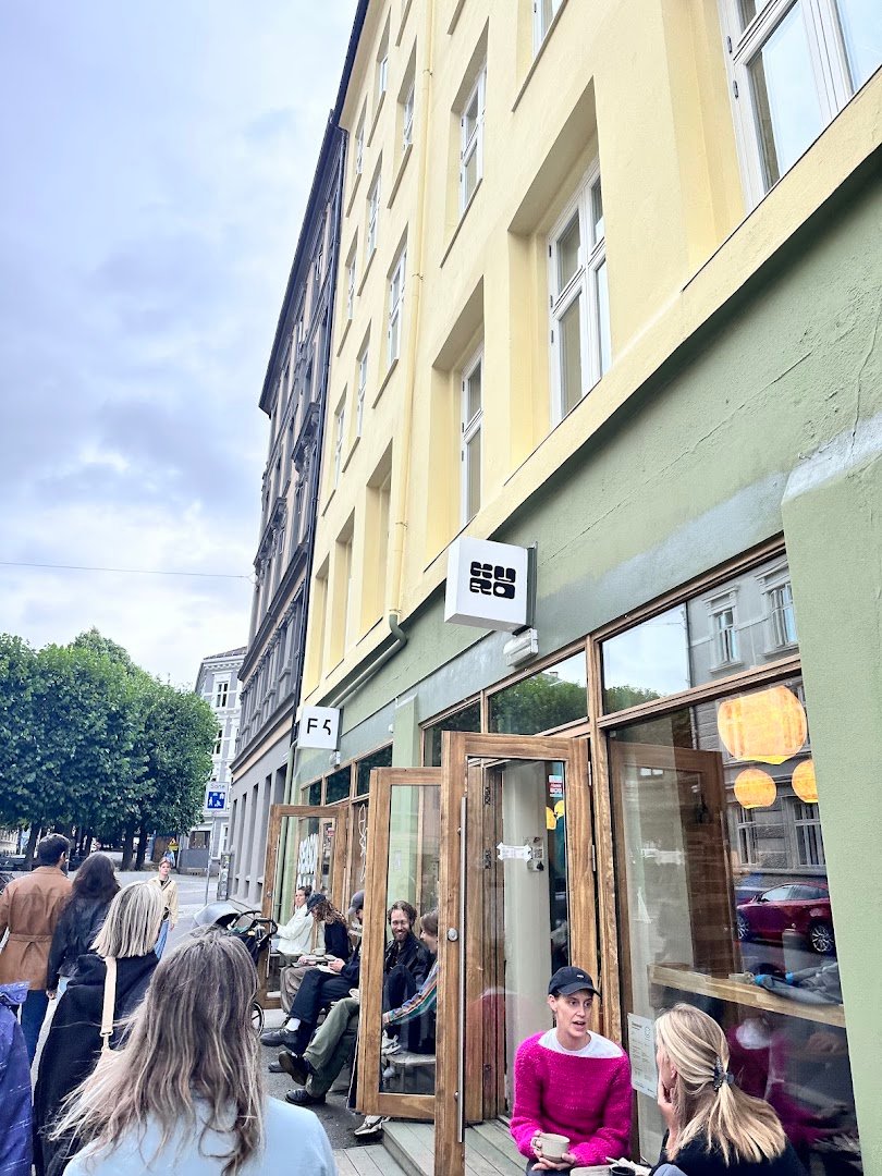 Storefront of Kuro Oslo, specialty coffee shop in Oslo
