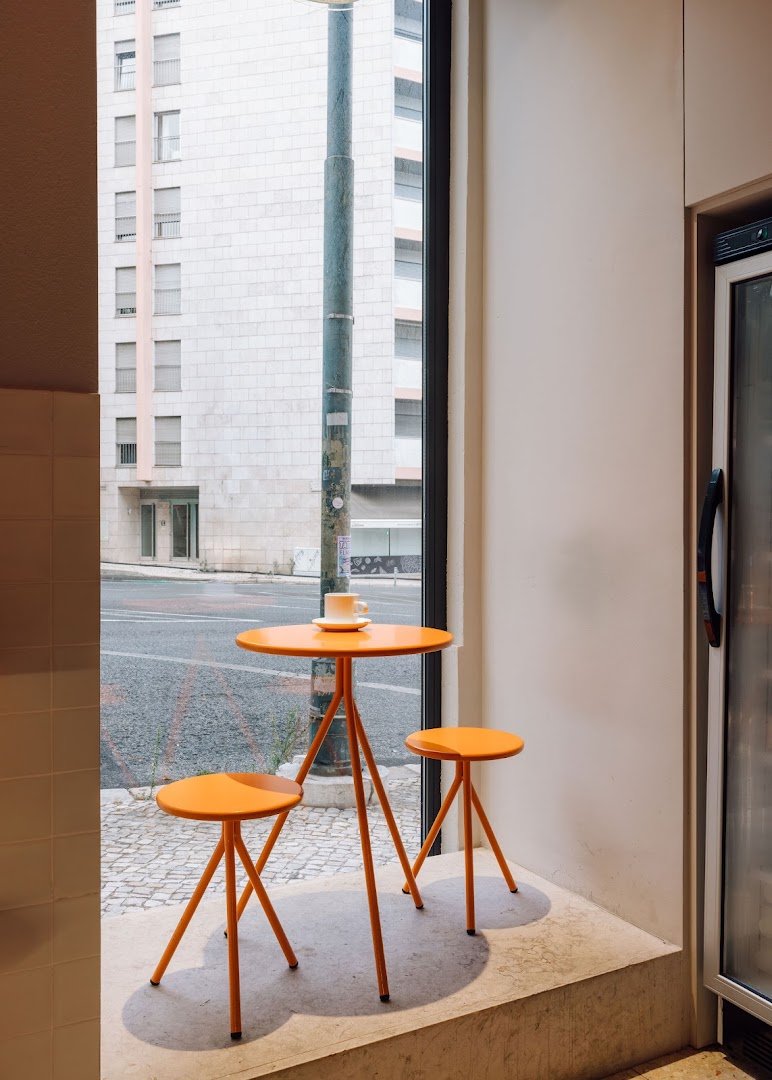 Interior of Acento Coffee, specialty coffee shop in Lisbon