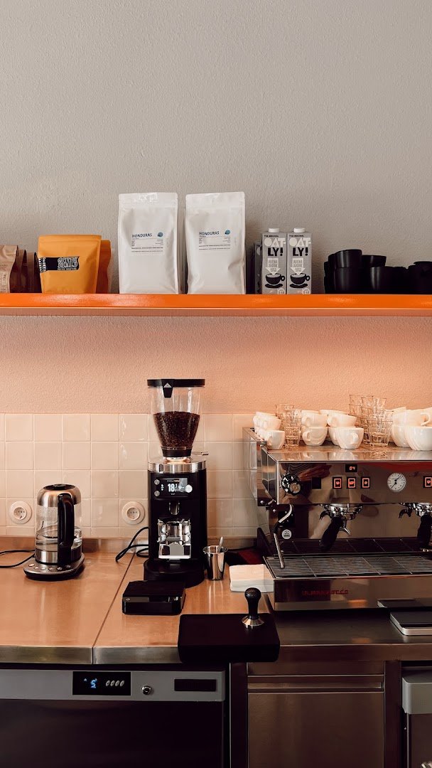 Interior of Acento Coffee, specialty coffee shop in Lisbon