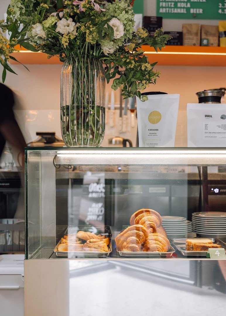 Interior of Acento Coffee, specialty coffee shop in Lisbon