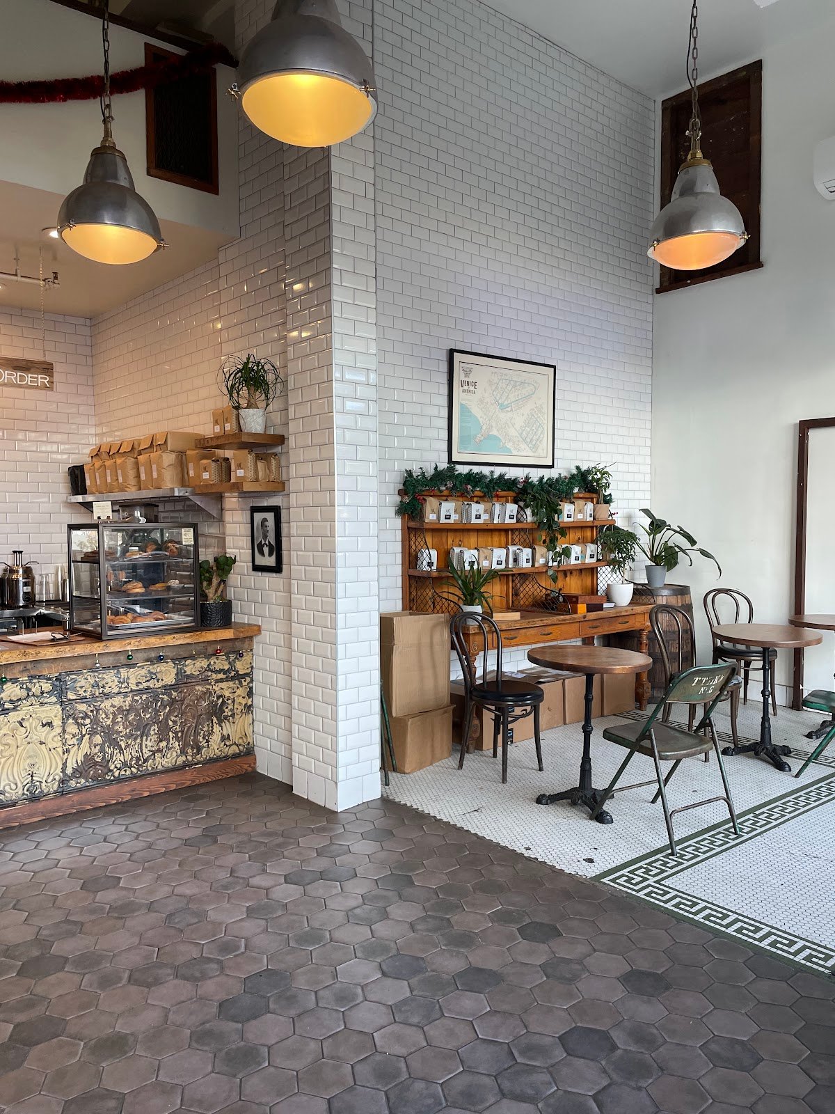 Menotti's Coffee Stop specialty coffee shop in Los Angeles - photo 5