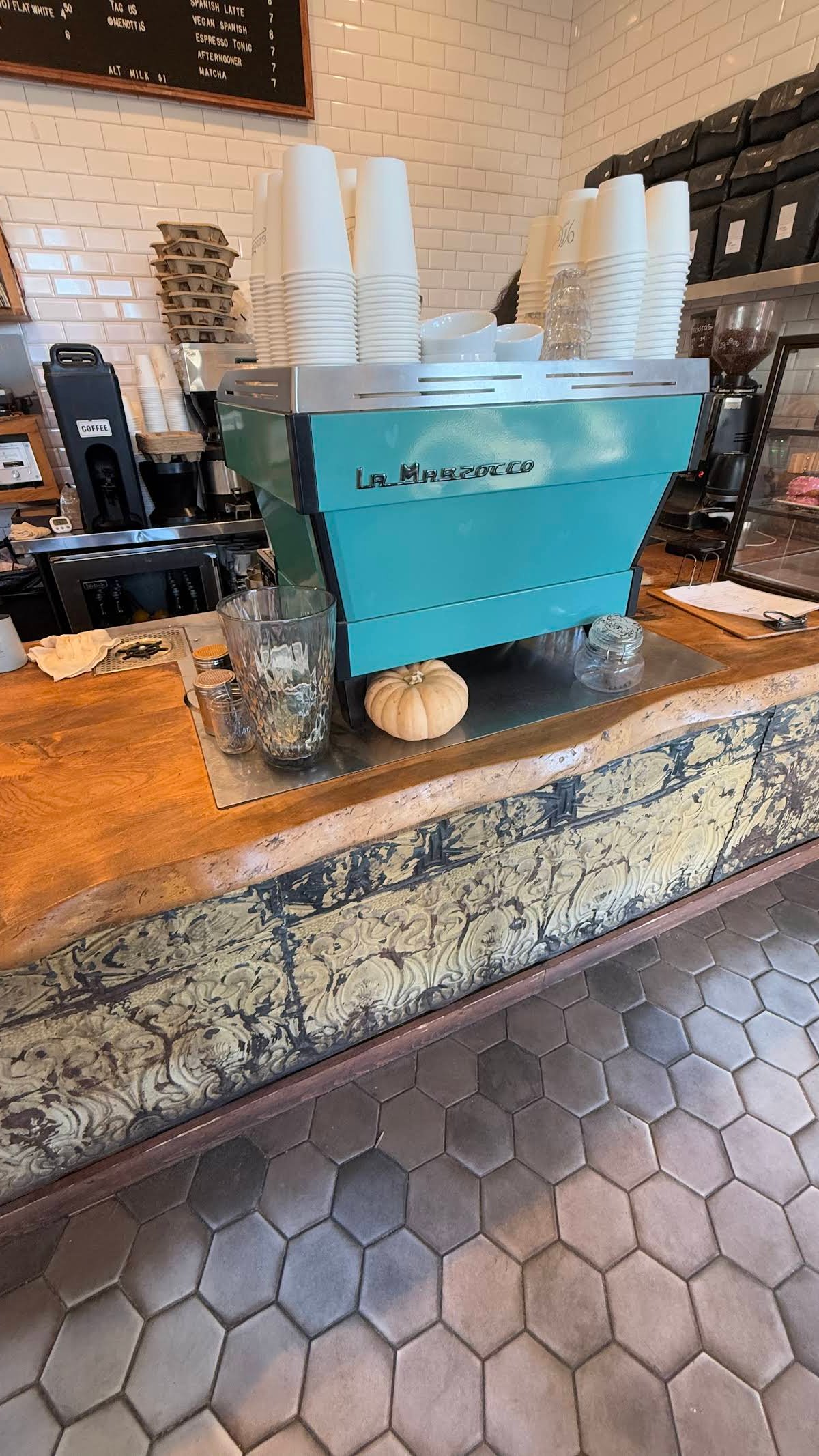 Menotti's Coffee Stop specialty coffee shop in Los Angeles - photo 10